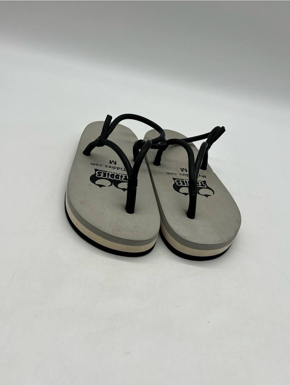 Tiddies Women's Size M 7-8 Gray Black Rubber Flip Flops Sandals Foam Shoes.